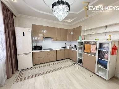 Продаж 2 поверхового будинку з гаражем і ділянкою на 10 соток, 218м²