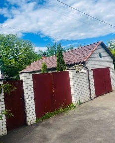 Продам 2х поверховий затишний будинок у мальовничому місці Черкаської Лозової з видом на березовий гай.