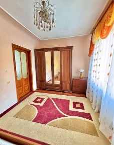 Квартира з 2 роздільними кімнатами на Українській (центр міста)