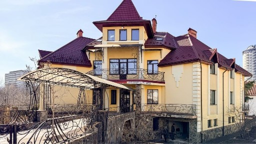Продається вілла ближній центр м. Трускавець