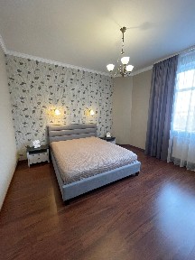 Київ, Євгена Коновальця вул., 32б