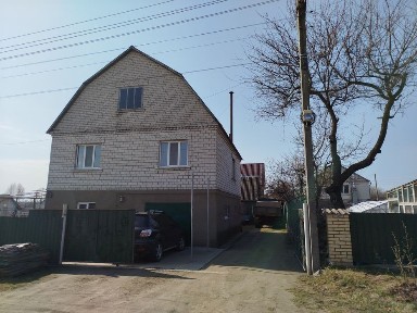 2-поверховий будинок, м. Малин, зручності, парилка, гаражі