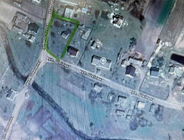Будинок із земельною ділянкою