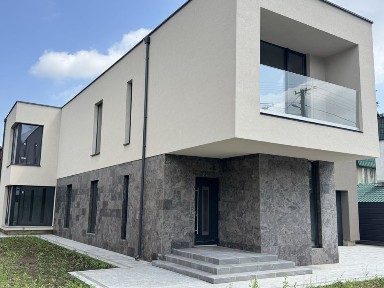 Продаж будиноку Брюховичі ( окремо стоячий) 222 кв. 5,5 сот землі