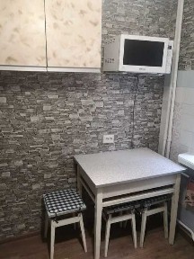 Здається гуртожиток на Шерстянці, є гаряча вода, 2500 за все
