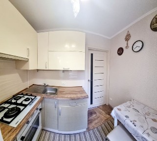 Затишна 2к на Інститутській