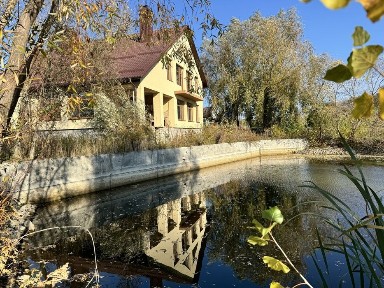 Будинок з прямим виходом до повноводної річки. Без комісії для покупця!