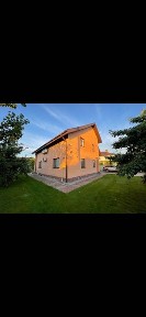Продаж 2 поверхового будинку з гаражем і ділянкою на 12 соток, 200 кВ. м,4 кімнати, на вул. Мисливська