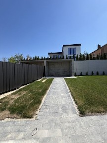 Дуплекс 125 м2 на великій ділянці з ланшафтом 4 сотки + підвал 60 м2 Газ. Тиха, зелена вулиця. Гореничі