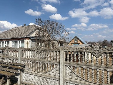 Продам будинок з великою ділянкою