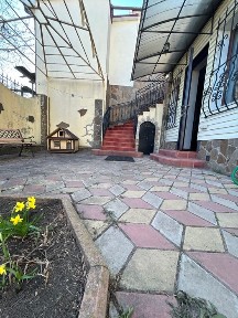 Двохповерховий будинок в с. Крижанівка біля моря