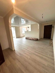 Продам класну 3-кімнатну студію, новобудова, індивідуальне опалення, можливий продаж по сертифікату, житловий ваучер.