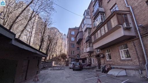 Київ, Леоніда Первомайського вул., 9А