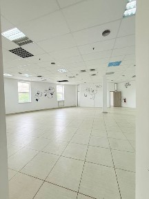 Оренда офісного блоку з власним туалетом в 2 хвилинах від метро Ботанічний сад