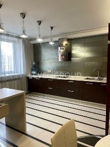 Продам 2к. вул. Голосіївська 13 Деміївська Центр!