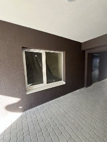 Продається фасадне комерційне приміщення в центральній частині міста