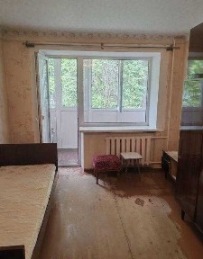 Продається трикімнатна квартира на Алмазному