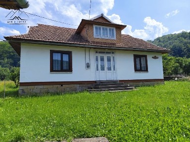 Продаж будинку та ділянки 25 сот. в Карпатах центр с. Шешори неподалік гірська річка та ліс. БЕЗ КОМІСІЇ