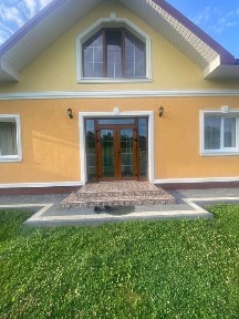 Продається масштабний будинок в Карпатах