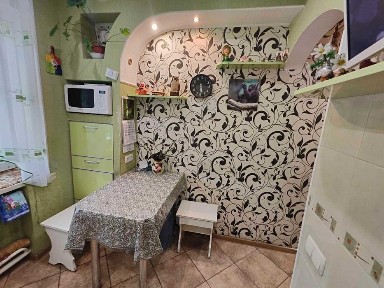 ПРОДА 2-ох кімнатну квартиру с гаражом по вул. Радіо