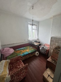 Продаж квартири із земельною ділянкою
