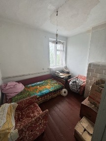 Продаж квартири із земельною ділянкою