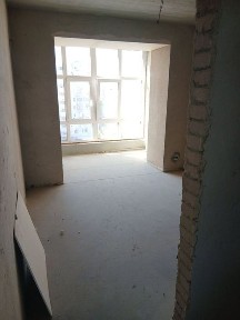 Простора квартира в новобудові.