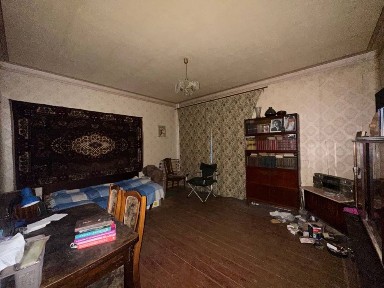 Продаж 2 кімнат у 3-х кімнатній квартири