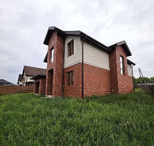 Без%! Продаж! Котедж 240м² у Бобриці. Закрита вулиця. Озеро з пляжем та риболовлею і ліс - в 300м! Природа, тиша, мальовничі краєвиди! Газ!