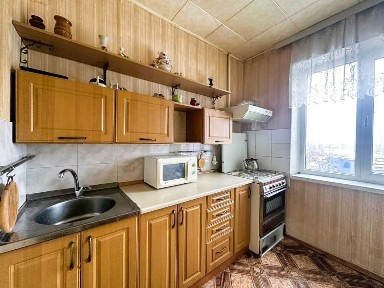 Київ, Здолбунівська вул., 7а