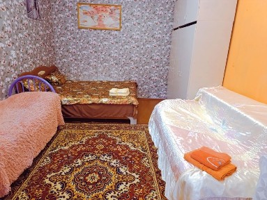 Сдаётся от хозяики 1 ком. квартира в близи ЖД. 5 спальных мест.