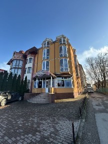 Продаж Торгового центру на 5 поверхів у м. Виноградів Закарпатська обл