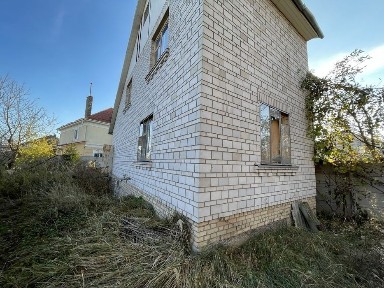 Будинок 112 кв. м на ділянці 5 соток фасадна ділянка