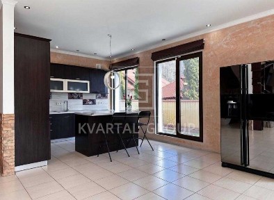 Продаж сучасного будинку 255 м² на ділянці 12 соток навпроти лісу