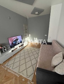 Продаж двокімнатної квартири, цегла, поруч вул. Угорська