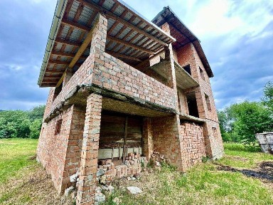 Продаж добротного будинку з примиканням до річки у м. Борислав
