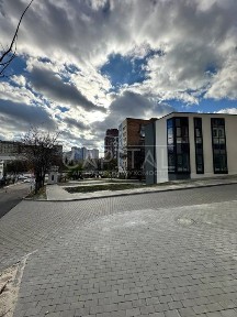 Голосіївський р-н, під клініку/центр/офіс, 2 та 3 поверх (14$/м2), 1100м2, вул. Фрометівська 2