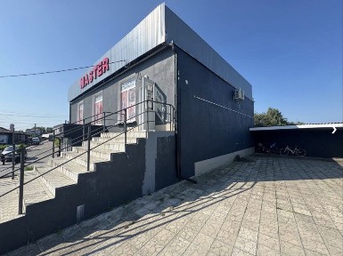 Продаж комерційного приміщення (магазин) 292,6 м² у центрі смт Романів