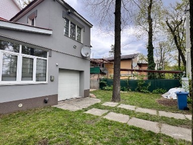 Будинок на три сім'ї
