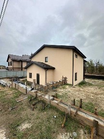 Продаж готового будинку в Гостомели 10 соток