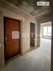 Продаж квартири з терасою біля річки