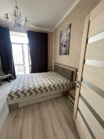 Здам 2х кімнатну квартиру по вул. Єреванська, Площа Космонавтів, з 2 окремими кімнатами. Вбудована кухня 2х спальне ліжко шафа-купе. Побутова техніка