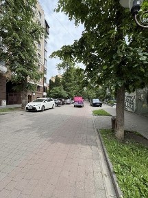 Велика квартира в районі центрального парку, поруч озера в центральн. частині, новобудові.
