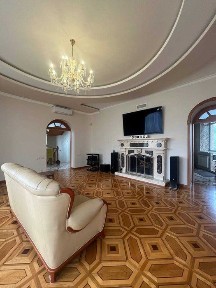 Продам шикарный дом Холодная гора возле супермаркета РОСТ