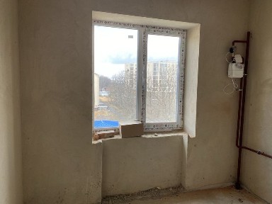 «Простора дворівнева 3-кімнатна квартира з газовим опаленням у Крюківщині. Готова до втілення вашого дизайну! »