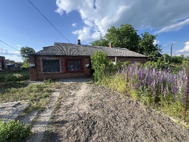 Частина будинку на богополі біля церкви