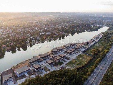 Нові Безрадичі, Центральна 1