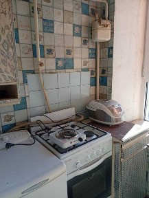 Самостоятельная -28 метров. Центр. 2/2 эт. Жилое состояние. ул. Средняя