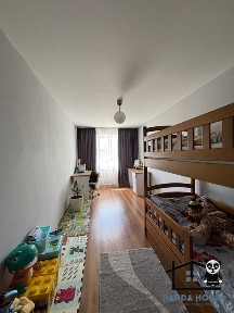 Продається 3-кімнатна квартира в центрі, готова до проживання.