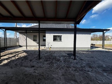 Продам новый дом с ремонтом в с. Обуховка (100 м. до леса)